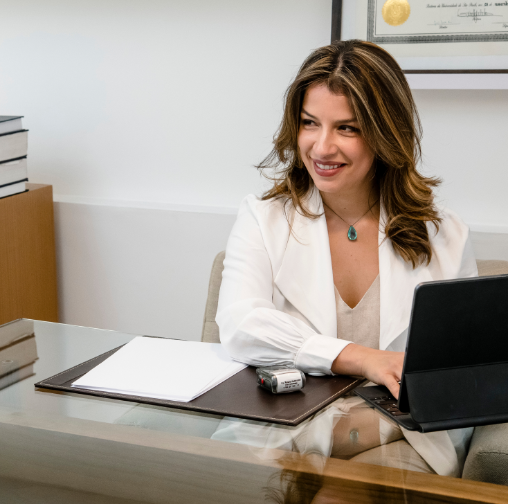 Roberta Vasconcelos | Aesthetic Dermatology, Science and Innovation